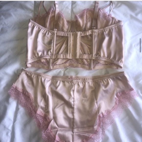Victoria's Secret Pink Lace Lingerie Set - Picture 7 of 7